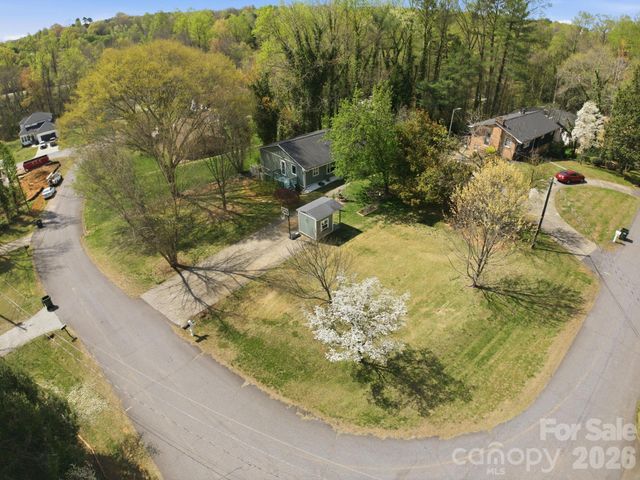 120 42nd Avenue Circle NE, Hickory, NC 28601