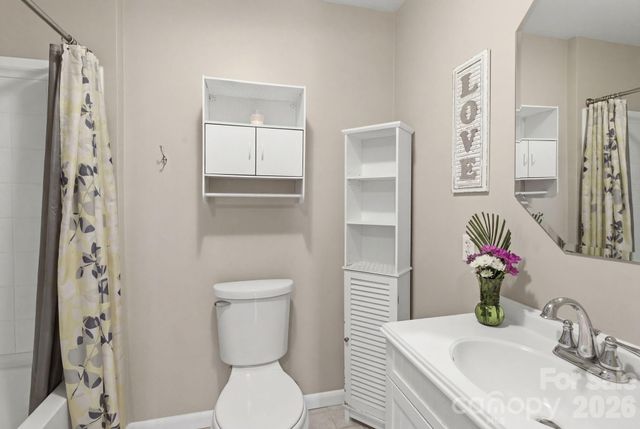120 42nd Avenue Circle NE, Hickory, NC 28601
