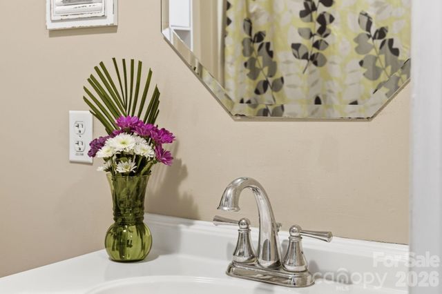 120 42nd Avenue Circle NE, Hickory, NC 28601