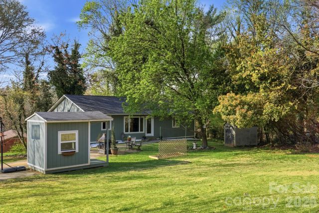 120 42nd Avenue Circle NE, Hickory, NC 28601