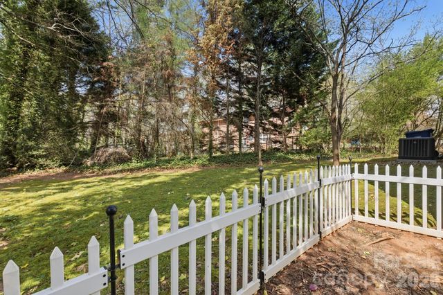 120 42nd Avenue Circle NE, Hickory, NC 28601