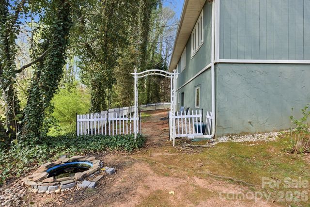 120 42nd Avenue Circle NE, Hickory, NC 28601