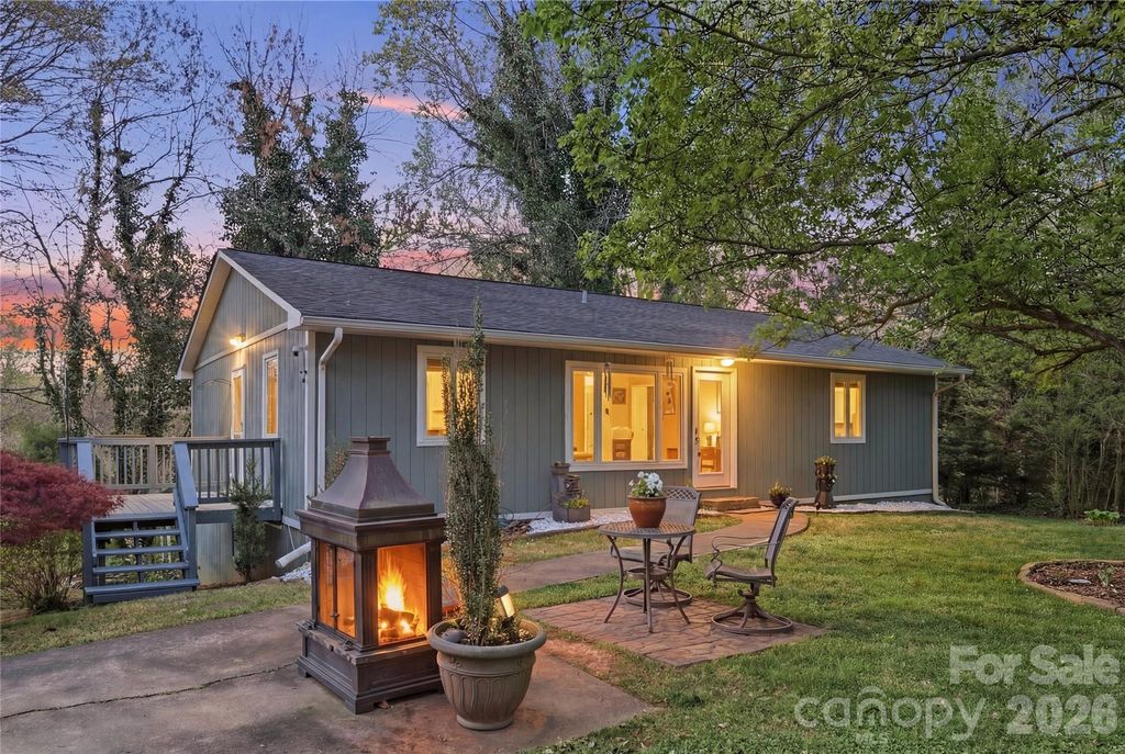 120 42nd Avenue Circle NE, Hickory, NC 28601