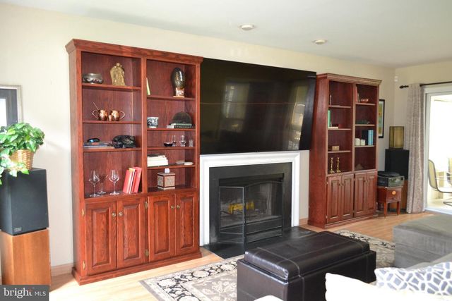 216 COUNTY CLAIRE LN, Aston, PA 19014