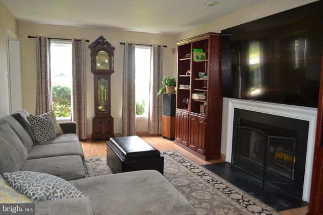 216 COUNTY CLAIRE LN, Aston, PA 19014