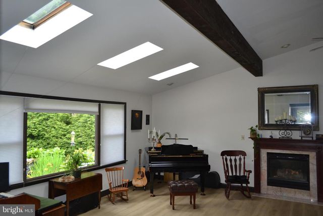 216 COUNTY CLAIRE LN, Aston, PA 19014
