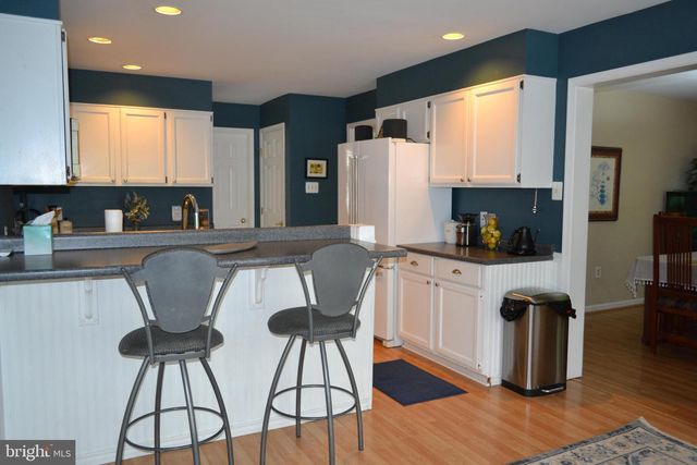 216 COUNTY CLAIRE LN, Aston, PA 19014