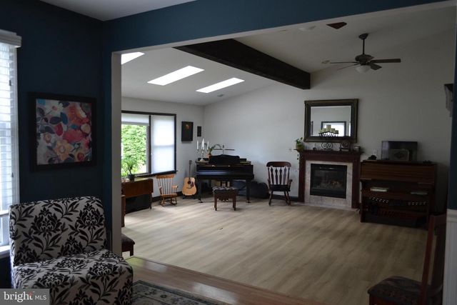 216 COUNTY CLAIRE LN, Aston, PA 19014