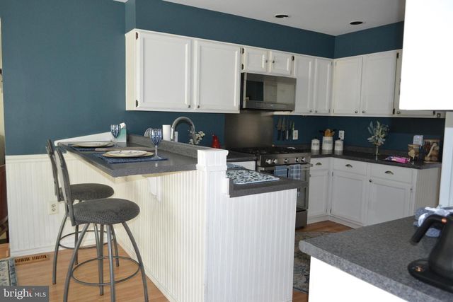 216 COUNTY CLAIRE LN, Aston, PA 19014