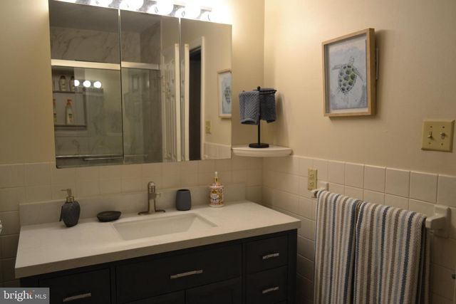 216 COUNTY CLAIRE LN, Aston, PA 19014