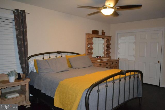 216 COUNTY CLAIRE LN, Aston, PA 19014