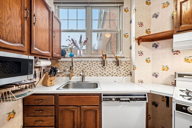 144 N Dithridge STREET 809, Oakland, PA 15213