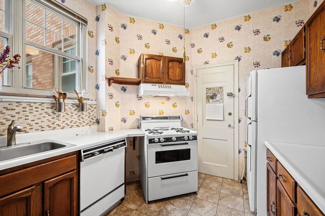 144 N Dithridge STREET 809, Oakland, PA 15213