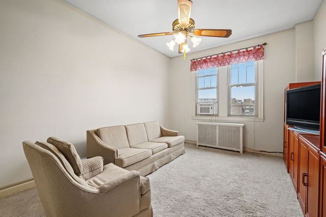 144 N Dithridge STREET 809, Oakland, PA 15213