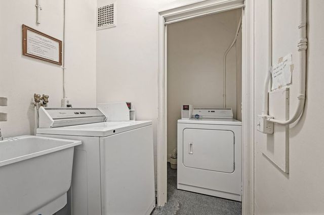 144 N Dithridge STREET 809, Oakland, PA 15213