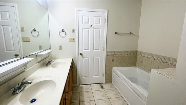 8104 Heritage Drive, Lower Macungie Twp, PA 18011
