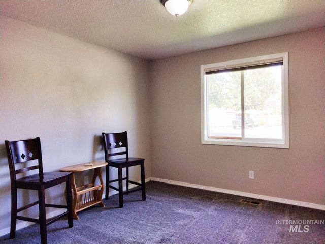 335 NW 19th St S, Ontario, OR 97914