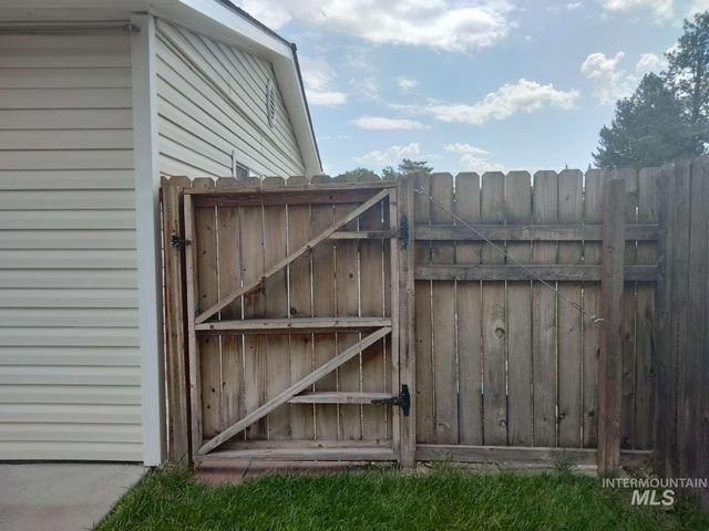 335 NW 19th St S, Ontario, OR 97914