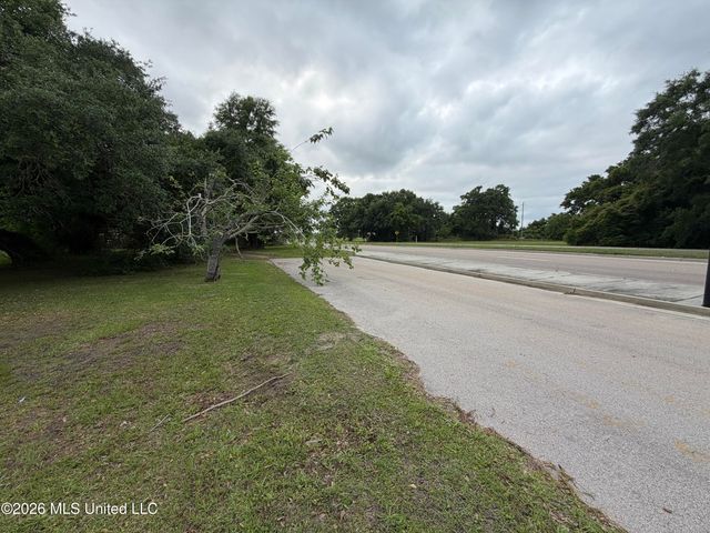 341 Collier Street, Biloxi, MS 39530