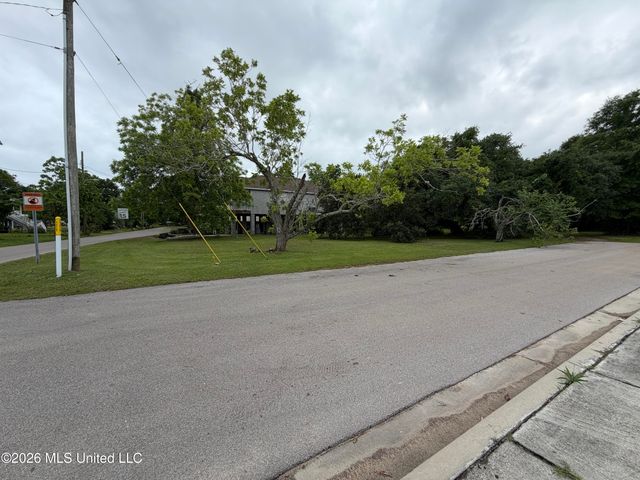 341 Collier Street, Biloxi, MS 39530