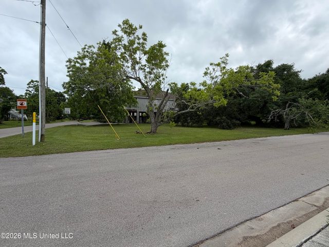 341 Collier Street, Biloxi, MS 39530