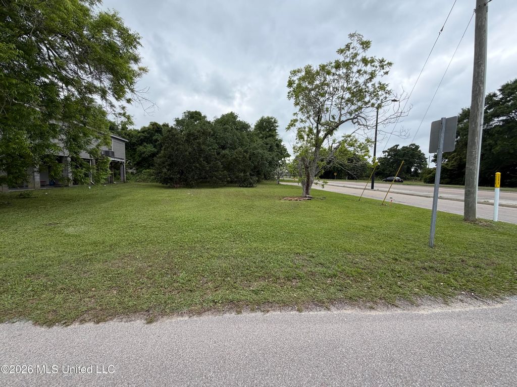341 Collier Street, Biloxi, MS 39530