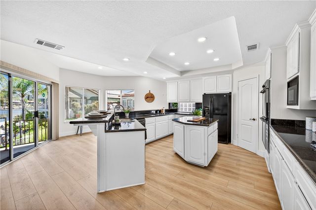 24140 Cruise Circle, Canyon Lake, CA 92587