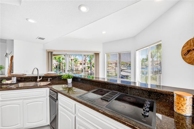 24140 Cruise Circle, Canyon Lake, CA 92587
