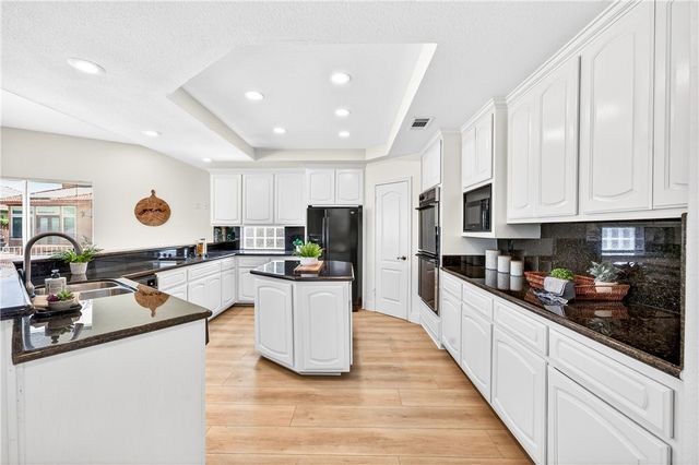 24140 Cruise Circle, Canyon Lake, CA 92587