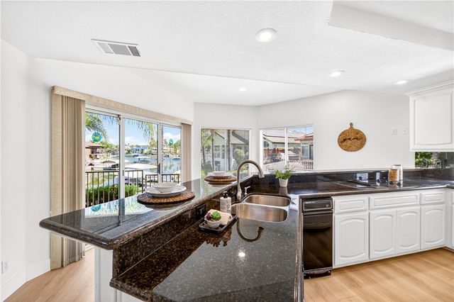 24140 Cruise Circle, Canyon Lake, CA 92587