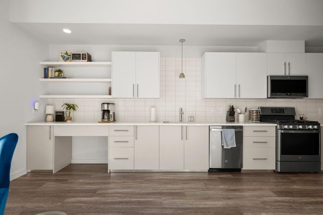 4004 Banister LN 202, Austin, TX 78704