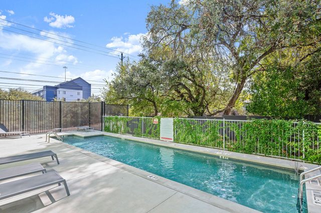 4004 Banister LN 202, Austin, TX 78704