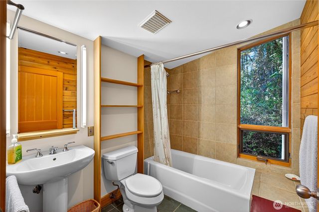 7457 Holiday Boulevard, Anacortes, WA 98221