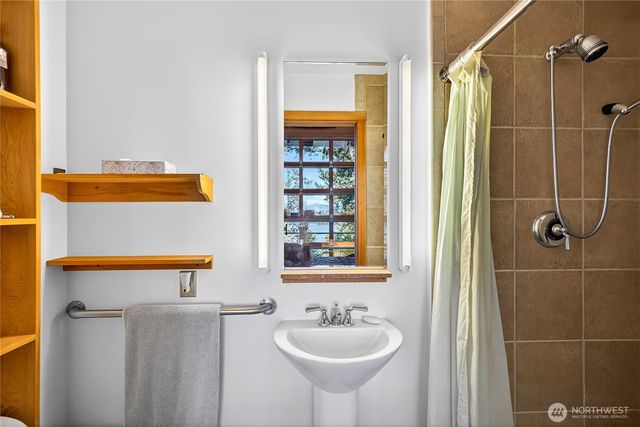 7457 Holiday Boulevard, Anacortes, WA 98221