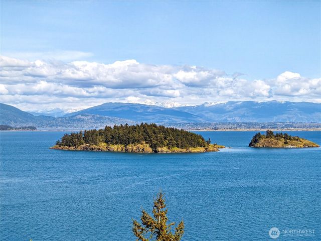 7457 Holiday Boulevard, Anacortes, WA 98221