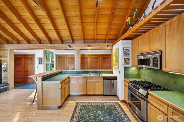 7457 Holiday Boulevard, Anacortes, WA 98221