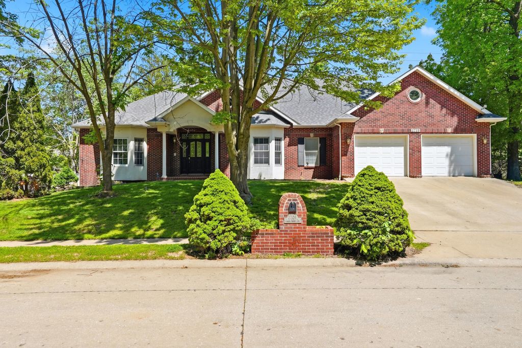 2709 CHAPEL WOOD TERR, Columbia, MO 65203