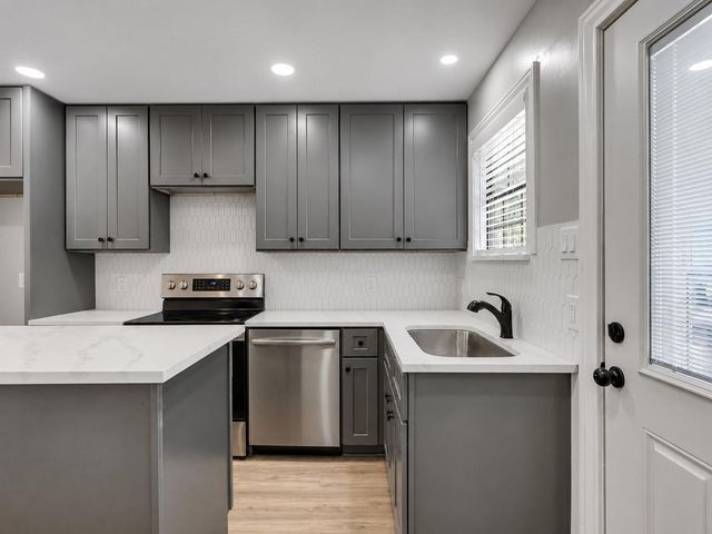351 White Oak Drive, Houston, TX 77336