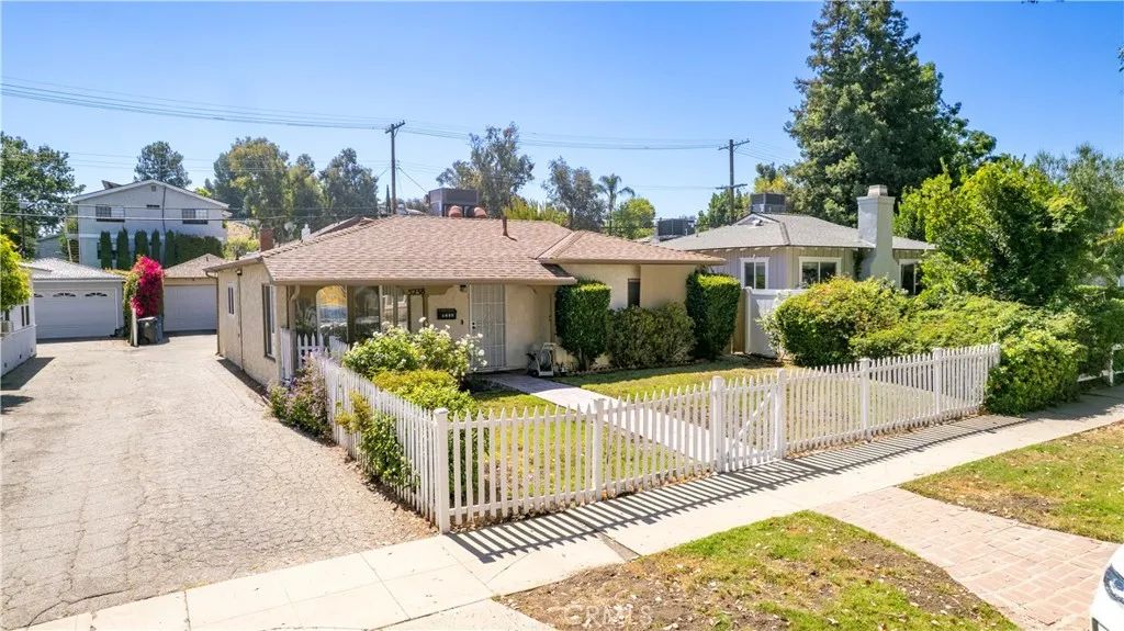 5238 Comercio, Woodland Hills, CA 91364
