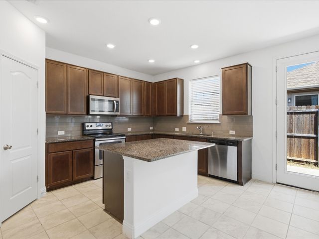 10236 Fox Springs Drive, Fort Worth, TX 76131