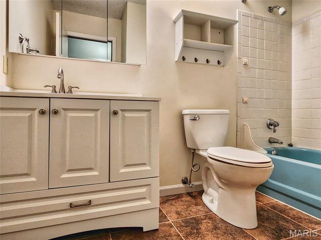 1938 Riverwood Trails Drive, Hazelwood, MO 63031
