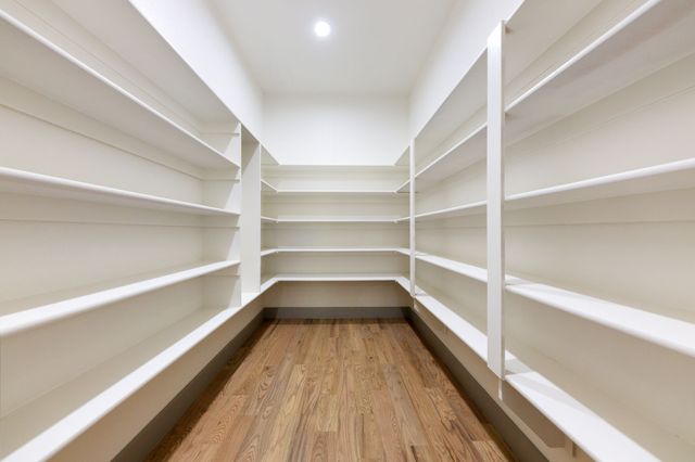 301 Whispering Way, Red Oak, TX 75154