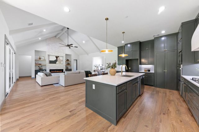 301 Whispering Way, Red Oak, TX 75154