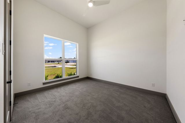 301 Whispering Way, Red Oak, TX 75154