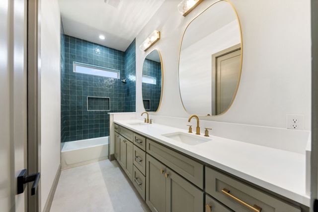 301 Whispering Way, Red Oak, TX 75154