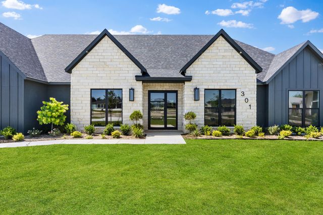 301 Whispering Way, Red Oak, TX 75154
