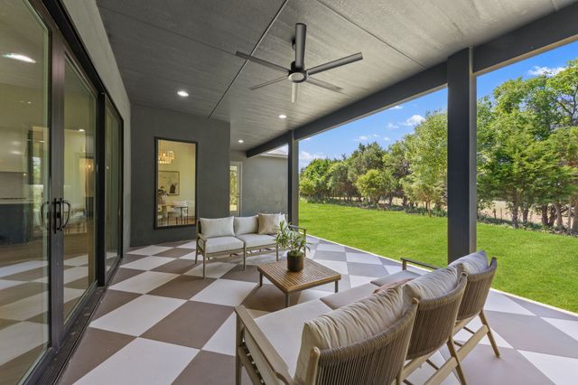 301 Whispering Way, Red Oak, TX 75154