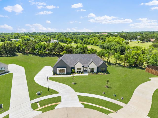 301 Whispering Way, Red Oak, TX 75154
