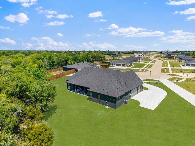 301 Whispering Way, Red Oak, TX 75154