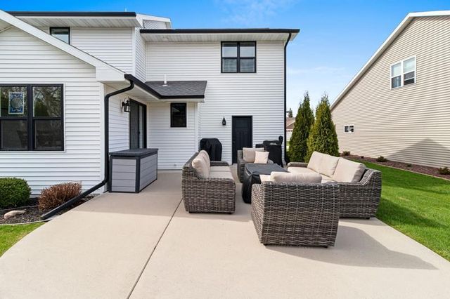 1108 HEYERDAHL HEIGHTS, Hobart, WI 54115